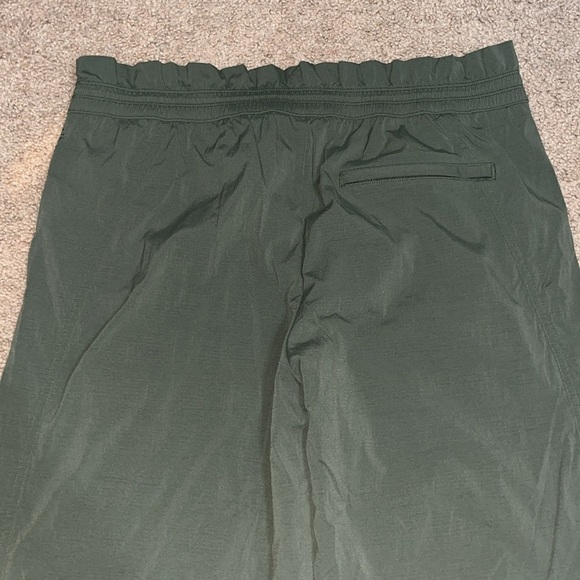 Athleta Trekkie Parachute Ripstop Pant Aspen Olive Green 14 - Picture 10 of 12